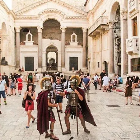 Small Pearl Apartment