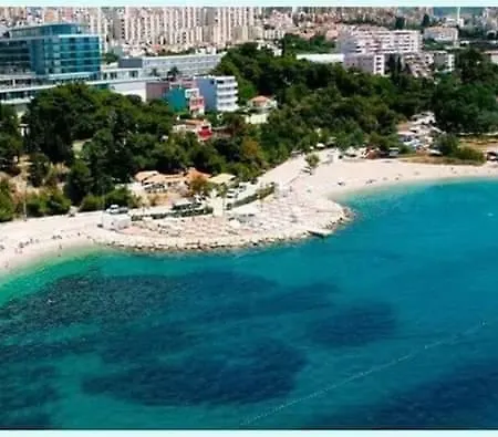 Small Pearl Apartment *